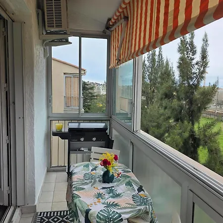 With View And Terrace In Apartmán Fréjus